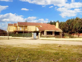 Spacious house in Navaluenga with lake view